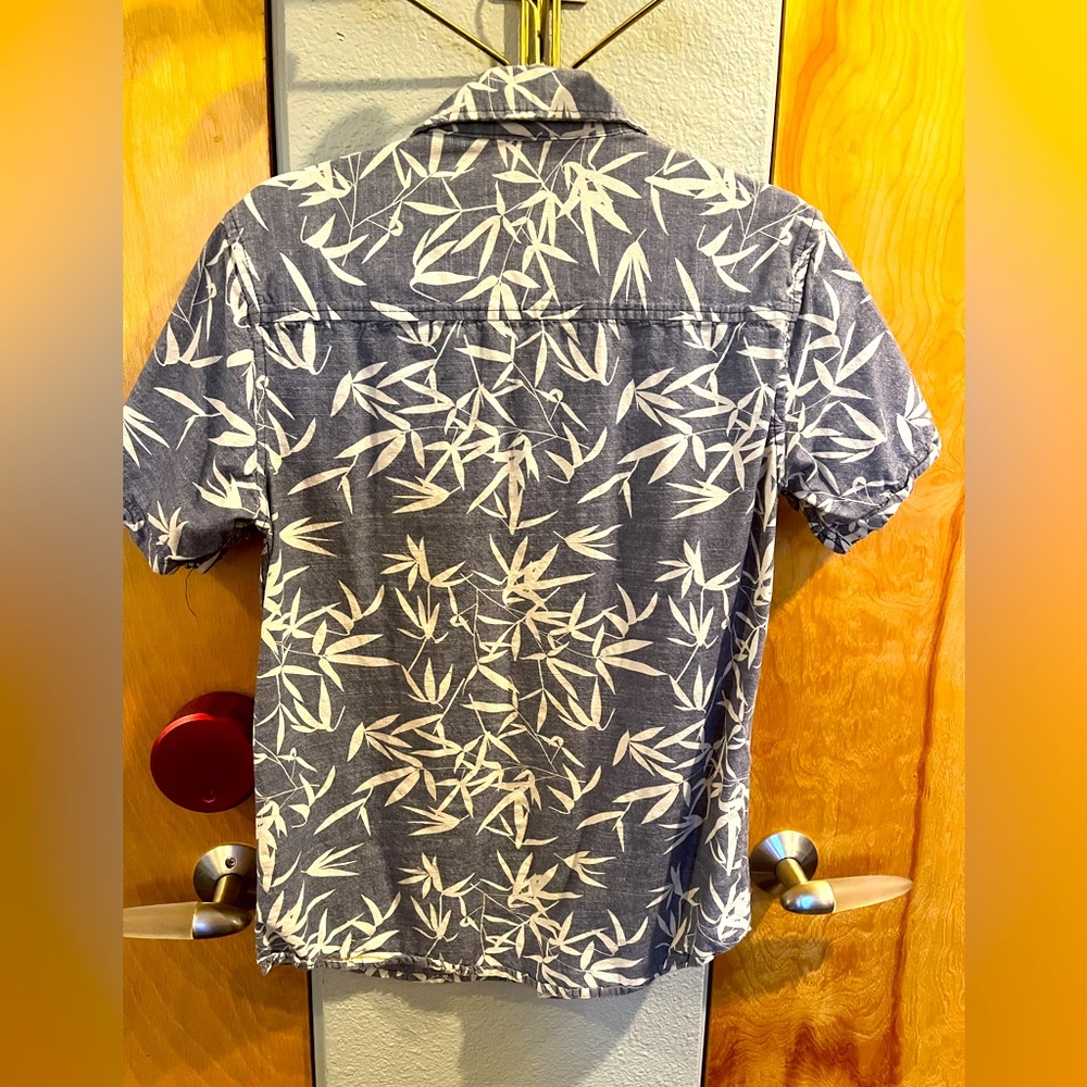Fun casual button down - Picture 3 of 3